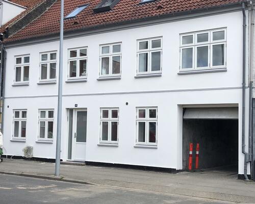 Skøn 3 værelsers lejlighed- med mulighed for pakring i gården.