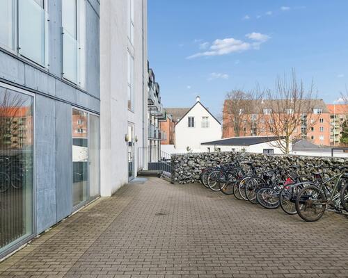 Møbleret kvalitetslejlighed med terrassei attraktivt område på Amager
