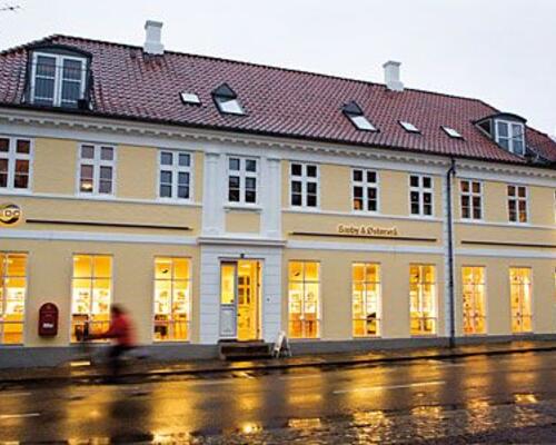 Rummelig 2v lejlighed i centrum af Sæby.