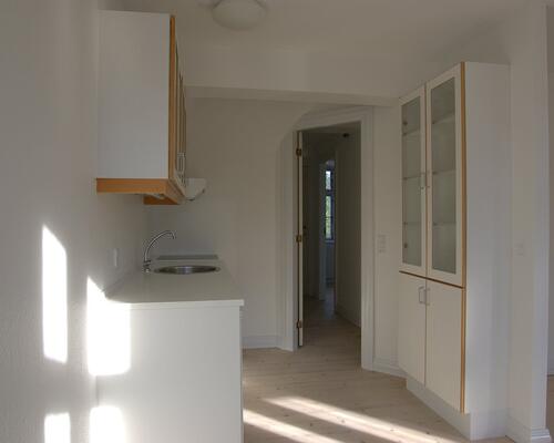 Rummelig 2v lejlighed i centrum af Sæby.