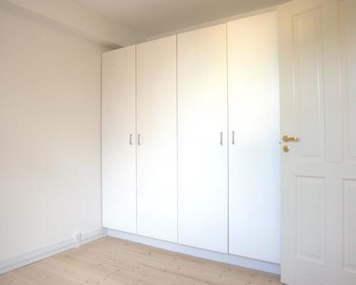 Rummelig 2v lejlighed i centrum af Sæby.