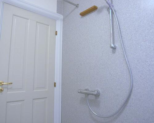 Rummelig 2v lejlighed i centrum af Sæby.