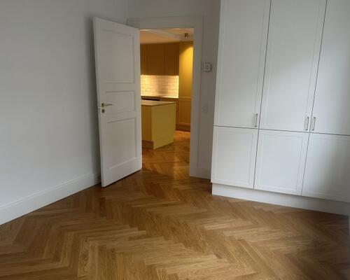 Flot kvalitetslejlighed med altan udlejes i hjertet af Aarhus C.