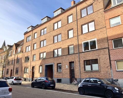 Hyggelig 2-værelses lejlighed med altan i Odense C