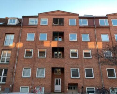 Dejlig og rummelig 2-værelses lejlighed i øgadekvarteret