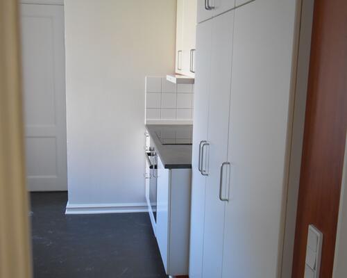 Stor renoveret delevenlig lejlighed på Frederiksbjerg. Elevator i ejendommen.