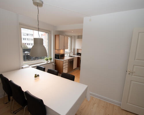 Lys og moderne lejlighed i Aalborgs vestby