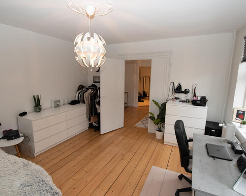 Lys og moderne lejlighed i Aalborgs vestby