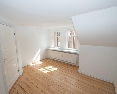 Lys og moderne lejlighed med gårdhave i Aalborg