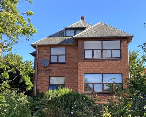 Stor 4 værelses lejlighed på lukket villavej centralt i Nyborg -133 Kvm