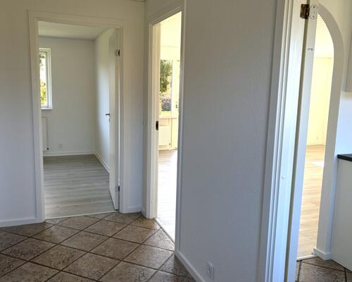 Ny renoveret 1-planshus i lukket vænge tæt på grønne områder – 87 Kvm