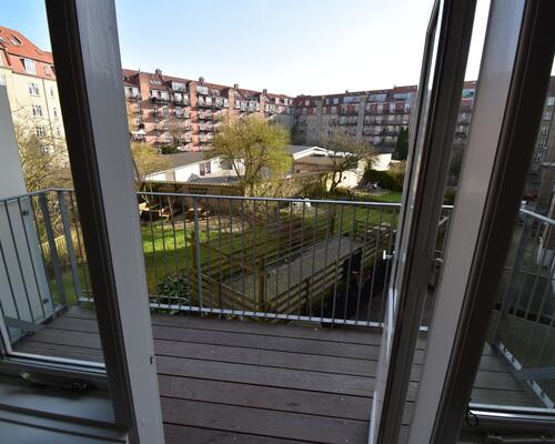 Stor renoveret delevenlig lejlighed på Frederiksbjerg. Elevator i ejendommen.