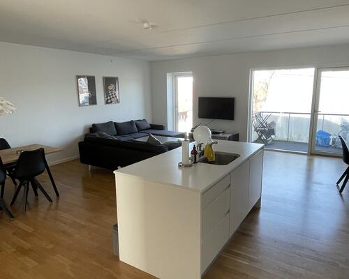 UNIK 4-VÆRELSES MED KØKKEN Ø OG ALTAN MIDT I AARHUS C