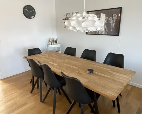 UNIK 4-VÆRELSES MED KØKKEN Ø OG ALTAN MIDT I AARHUS C