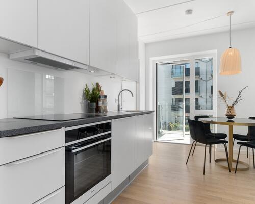 FANTASTISK 2 VÆRELSES MED ALTAN