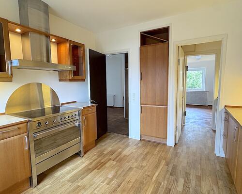 Unik og rummelig lejlighed i Charlottenlund