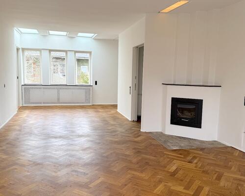 Unik og rummelig lejlighed i Charlottenlund