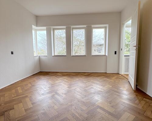 Unik og rummelig lejlighed i Charlottenlund