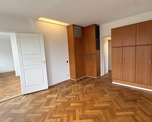 Unik og rummelig lejlighed i Charlottenlund