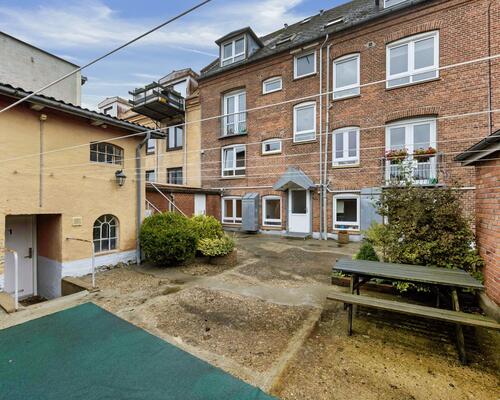 Flot lys og rummelig 2-værelses lejlighed