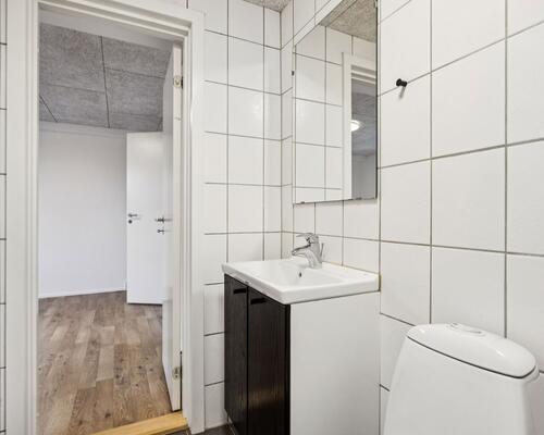 Flot lys og rummelig 2-værelses lejlighed