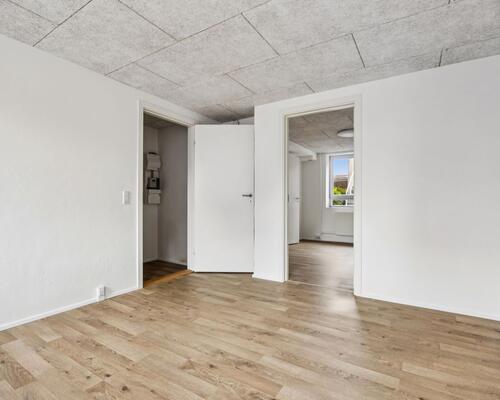 Flot lys og rummelig 2-værelses lejlighed