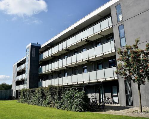 Indbydende 3-værelses lejlighed med terrasse i Odense M