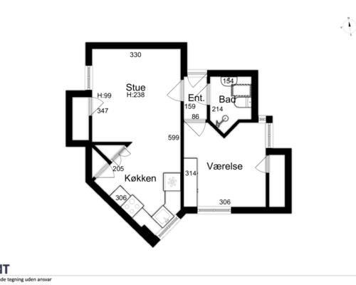 Lys 2-værelses på 48 m2 med charme under taget – tæt på bus, indkøb og træning