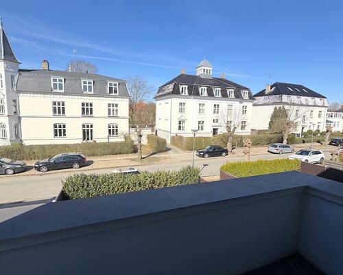 Skøn møbleret lejlighed i Hellerup