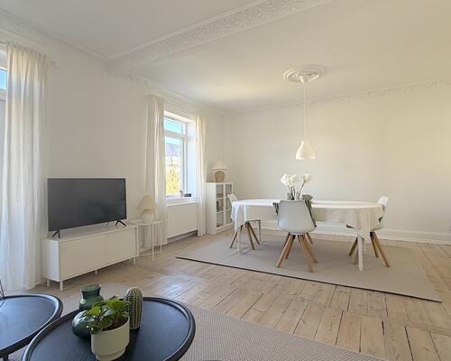 Skøn møbleret lejlighed i Hellerup