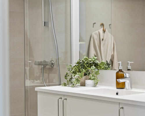 INDFLYTNINGSKLAR 2-VÆRELSES MIDT I AARHUS C