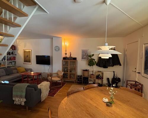 HELT UNIK 4- VÆR LEJLIGHED I 2 PLAN MIDT I AARHUS C