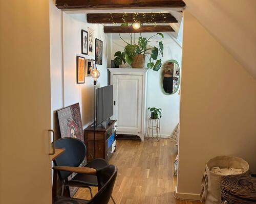 HELT UNIK 4- VÆR LEJLIGHED I 2 PLAN MIDT I AARHUS C