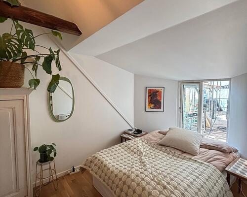 HELT UNIK 4- VÆR LEJLIGHED I 2 PLAN MIDT I AARHUS C