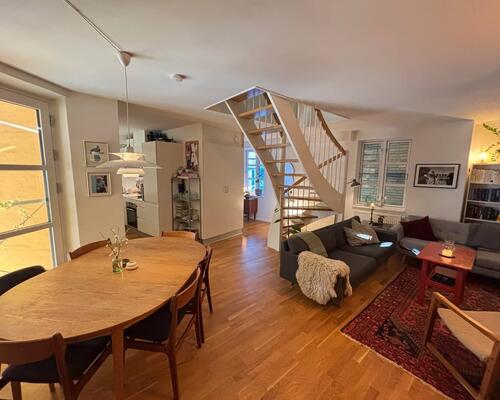 HELT UNIK 4- VÆR LEJLIGHED I 2 PLAN MIDT I AARHUS C