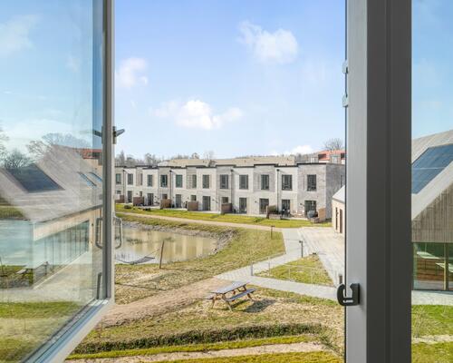 Fantastisk to-plans rækkehus i naturidyl