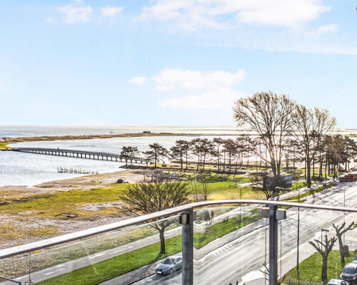 4 værelses lejlighed i 1. række til Øresund, med 2 altaner og privat p-plads i kælderen