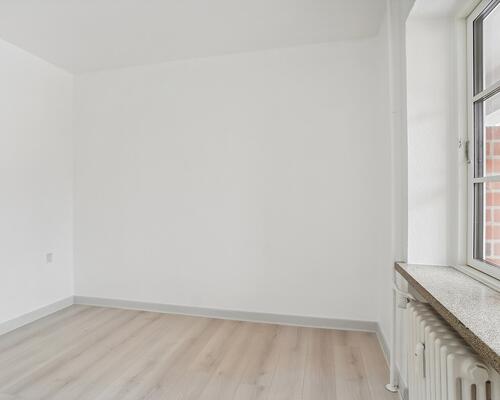 Bo i grønne omgivelser med egen altan