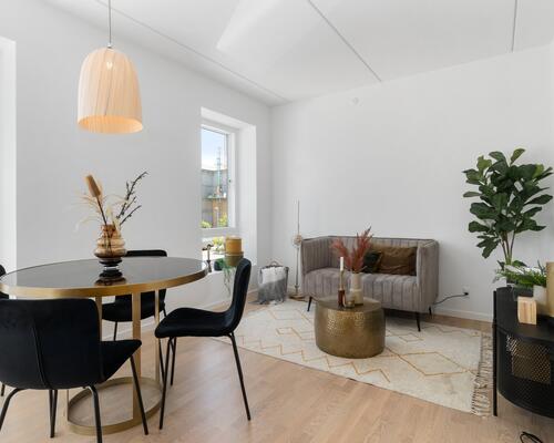 STOR 2-VÆRELSES MED ALTAN I RISSKOV