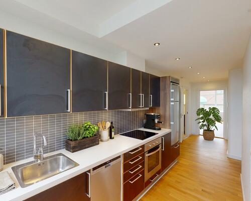 Indbydende lejlighed med altan i hjertet af Aalborg