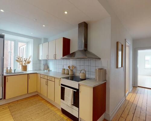 Central 4-værelses lejlighed med lys og plads i Aalborg