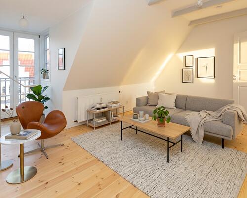 Rummelig lejlighed med altan i hjertet af Aalborg
