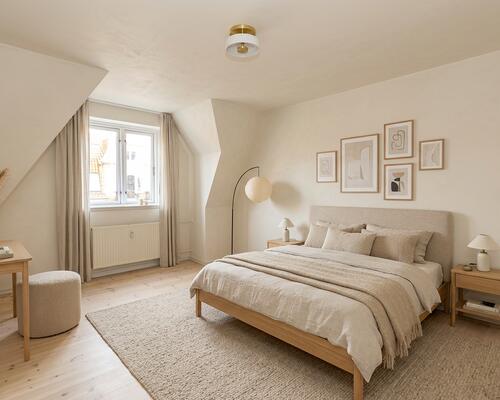 Rummelig lejlighed med altan i hjertet af Aalborg