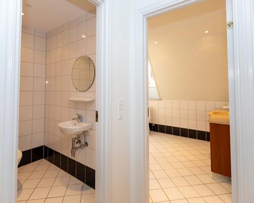 Rummelig lejlighed med altan i hjertet af Aalborg