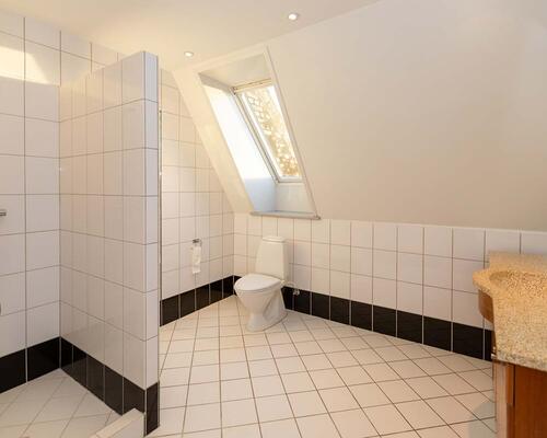 Rummelig lejlighed med altan i hjertet af Aalborg