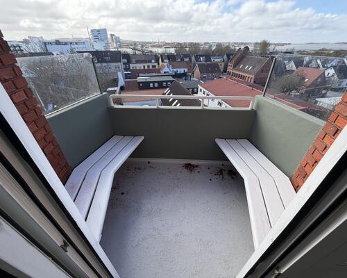 Moderne 1-værelses lejlighed med altan og udsigt