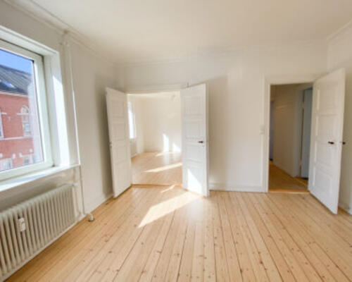 Nyrenoveret 3-værelses lejlighed i Aalborg centrum