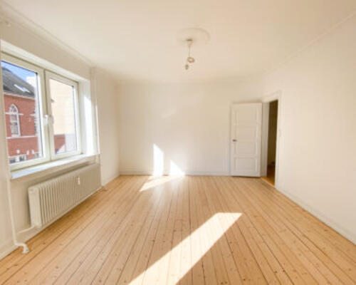 Nyrenoveret 3-værelses lejlighed i Aalborg centrum