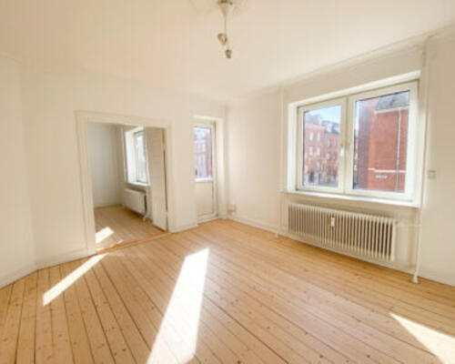 Nyrenoveret 3-værelses lejlighed i Aalborg centrum