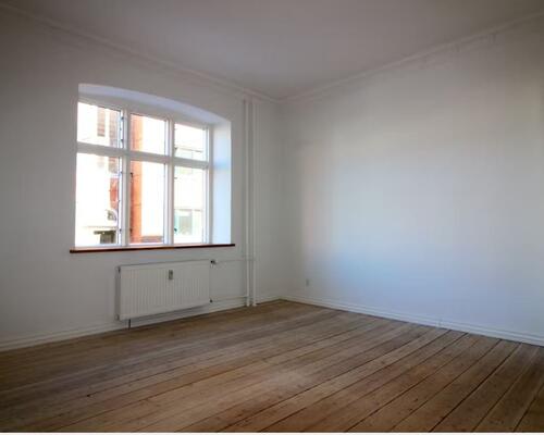 Delevenlig 2 vær. - tæt på Banegården i Randers